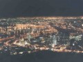 Capetown s pstavem v noci, narozdl od Johannesburgu velice osvtlen